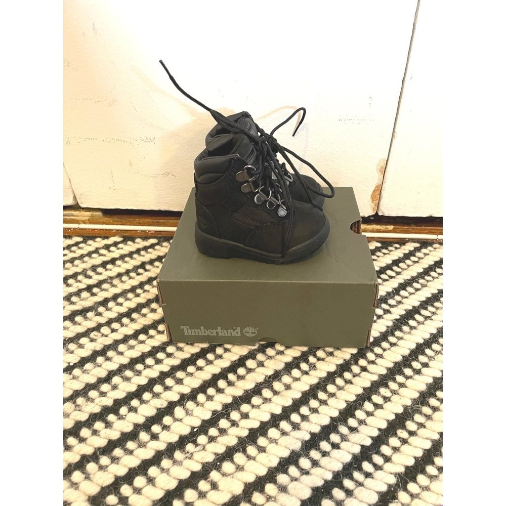 Timberland field boots in black. Size 4 Toddler
